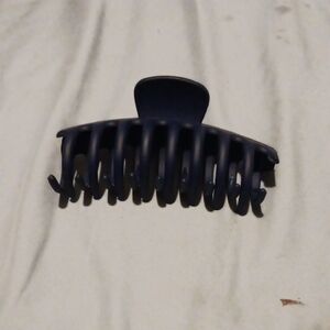 Black Hair Claw Clip